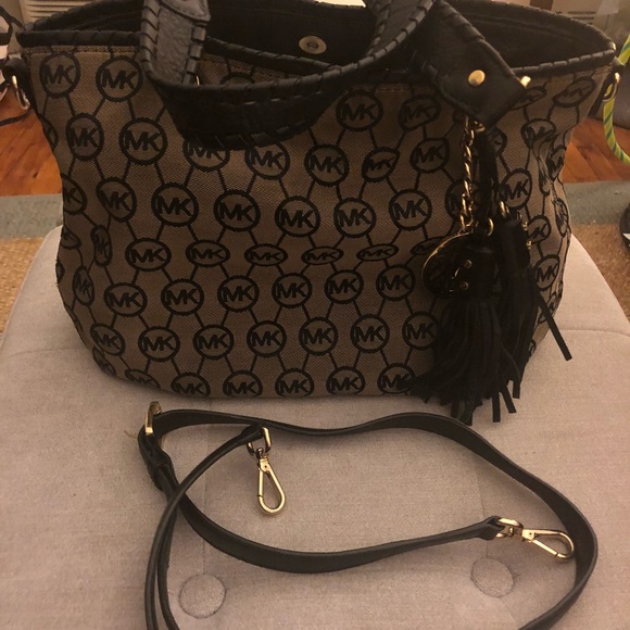 🚫SOLD🚫 MK handbag/crossbody - Picture 2 of 3